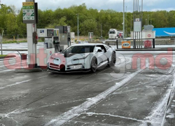 «Повезло» - гражданин Молдовы сфотографировал в Германии две умопомрачительные модели Bugatti одновременно