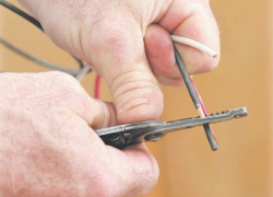 Ударил себя током: пенсионер из Гагаузии покончил с собой жутким способом