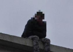 Молодой человек из-за семейных сложностей попытался совершить самоубийство, спрыгнув с крыши дома в Оргееве  