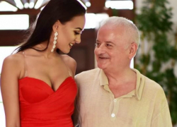 Сексуальная стюардесса стала новой любовницей знаменитого румынского миллиардера