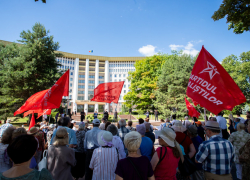 «Долой режим Санду!» - социалисты снова протестовали у здания парламента