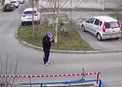 В Кишиневе воришка украл...детский самокат