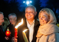 Главные официальные лица страны проигнорировали пасхальные церемонии, Додон встретил Пасху с сотнями прихожан