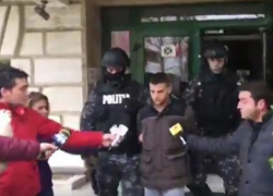 Двое несовершеннолетних румын убили водителя и тяжело ранили его жену