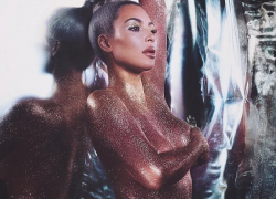 Обнаженная Ким Кардашьян показала мужчинам свое "золотое" тело