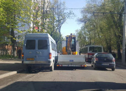 В Кишиневе "притершиеся" маршрутка и грузовик спровоцировали пробку