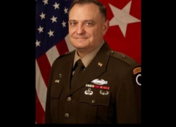 Американский бригадный генерал Патрик Эллис едет в Молдову