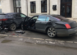 Тройное ДТП устроила владелица люксового Bentley в центре Кишинева