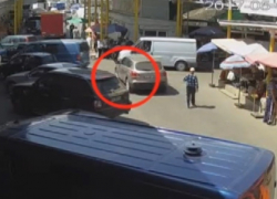 На рынке Каля Басарабией микроавтобус сбил женщину