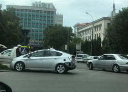 На одном из самых опасных перекрёстков Кишинёва произошла ещё одна авария, полиции пора принимать меры