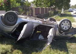 Смертельную аварию с опрокидыванием автомобиля совершила девушка в Каменском районе