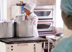 4 000 леев в месяц. В детских садах Кишинева не хватает поваров из-за низких окладов