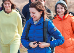 Сходила в турпоход и озаботилась проблемами экологии - как вела себя президент во время газового кризиса