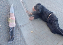 Пьяный мужчина накинулся с ножом на карабинеров