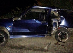 Автомобиль врезался в столб в Дрокиевском районе: молодые люди получили травмы  