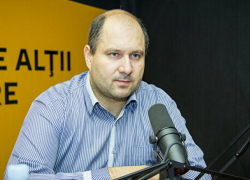 Те, кто получал огромные зарплаты, учат нас, как расходовать топливо