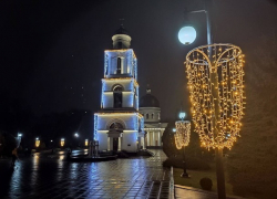 В предвкушении новогодней сказки: фото вечернего Кишинева