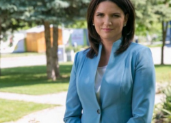 Заработала: Экс-посол Молдовы в США владеет пятью квартирами и автомобилем Porsche