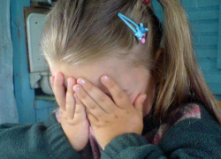 Маленькая девочка пострадала от своего отца-душителя в Бендерах