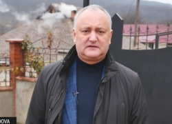 Кадры, которых нигде не видели. Игорь Додон пригласил зрителей "прямой линии" в дом своих родителей