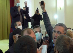 Усатый устроил провокацию на встрече Додона с избирателями