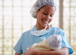 Восьмидневный ребенок, захлебнувшийся материнским молоком, получил второе рождение 