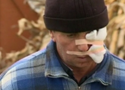 Кровавое преступление: разъяренный мужчина ударил соседа топором по голове в Теленештах