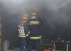 Сильный пожар на Чеканах - к месту возгорания выехали не менее пяти автомобилей