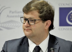 Глава украинской делегации ПАСЕ: отправьте Зеленского в Молдову