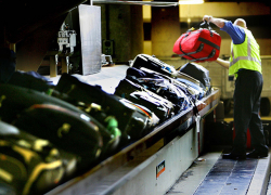 Граждане Литвы попытались в чемоданах провезти в Лондон молдавские сигареты 