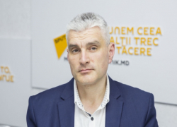 Когда литературные слова закончились, в ход пошел жаргон: Слусарь сказал "заколебали"