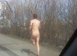 Молдаванин бегал голым по центру Москвы 