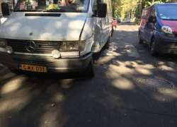 В Кишиневе маршрутка столкнулась с автомобилем: один человек госпитализирован