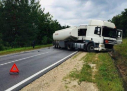 Причиной серьёзной аварии на леушенской трассе стал... мобильный телефон