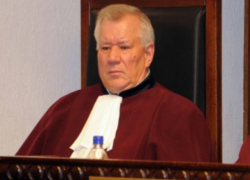 Экс-судья КС разнес в пух и прах Домнику Маноле