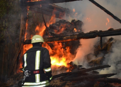 Один человек погиб, еще двое отравились угарным газом в результате пожаров за последние 24 часа 