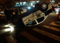 В Кишиневе перевернулась полицейская машина: пострадали пять человек