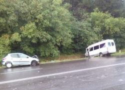 ДТП на трассе Кишинев-Оргеев: легковой автомобиль столкнулся с микроавтобусом