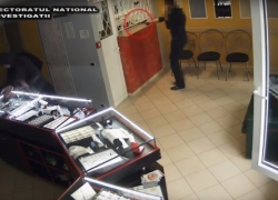 Раскрыта крупная группировка, грабившая ювелирные магазины Кишинева