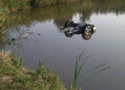 Трагедия в Окнице - автомобиль утонул в озере, погибли мужчина и женщина