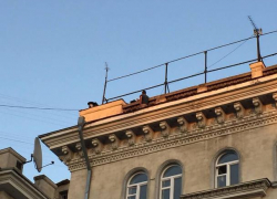 Зрелищная операция по спасению отчаявшегося мужчины на 6 этаже развернулась в центре Кишинева 