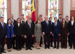 Новое правительство Молдовы принесло присягу и приступило к работе