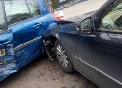 В Кишиневе в ДТП пострадали сразу три автомобиля