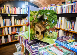 Взрослые почти не читают, в топе продаж книги для детей