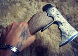 Секс-фантазии вынудили мужчину в Каушанах отрубить член и выбросить его курам