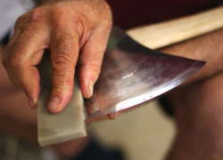 Отец ударил топором спящего сына в селе Хынчештского района