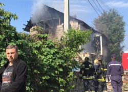 В Дурлештах загорелся недостроенный дом, пожар тушат три бригады