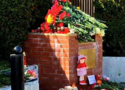 Партия «ШОР» возложила цветы у посольства России в Кишиневе и у русской общины в Бельцах