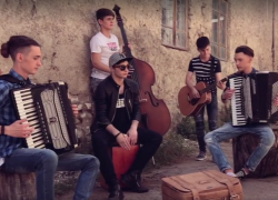 Видео любовной песни молдавских музыкантов стало хитом соцсети