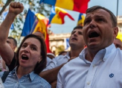 В разгар эпидемии Санду вновь зовет народ собираться толпой